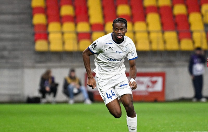 Yvann Titi prolonge avec l’ESTAC jusqu’en 2029